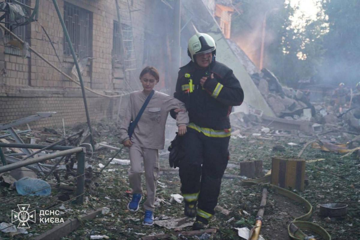 Стали известны последствия массированного удара по Киеву (фото)