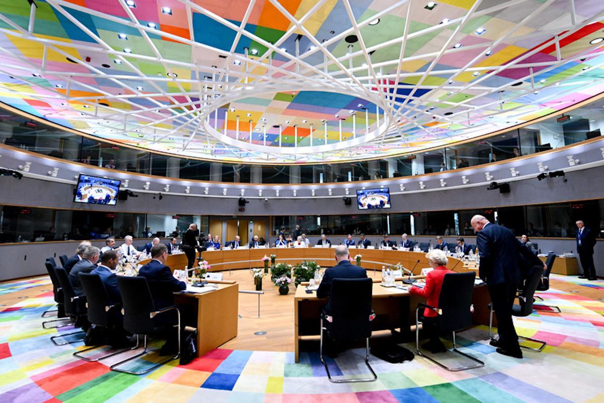 ЕС анонсировал многомиллиардную помощь Украине: Венгрия выступила против