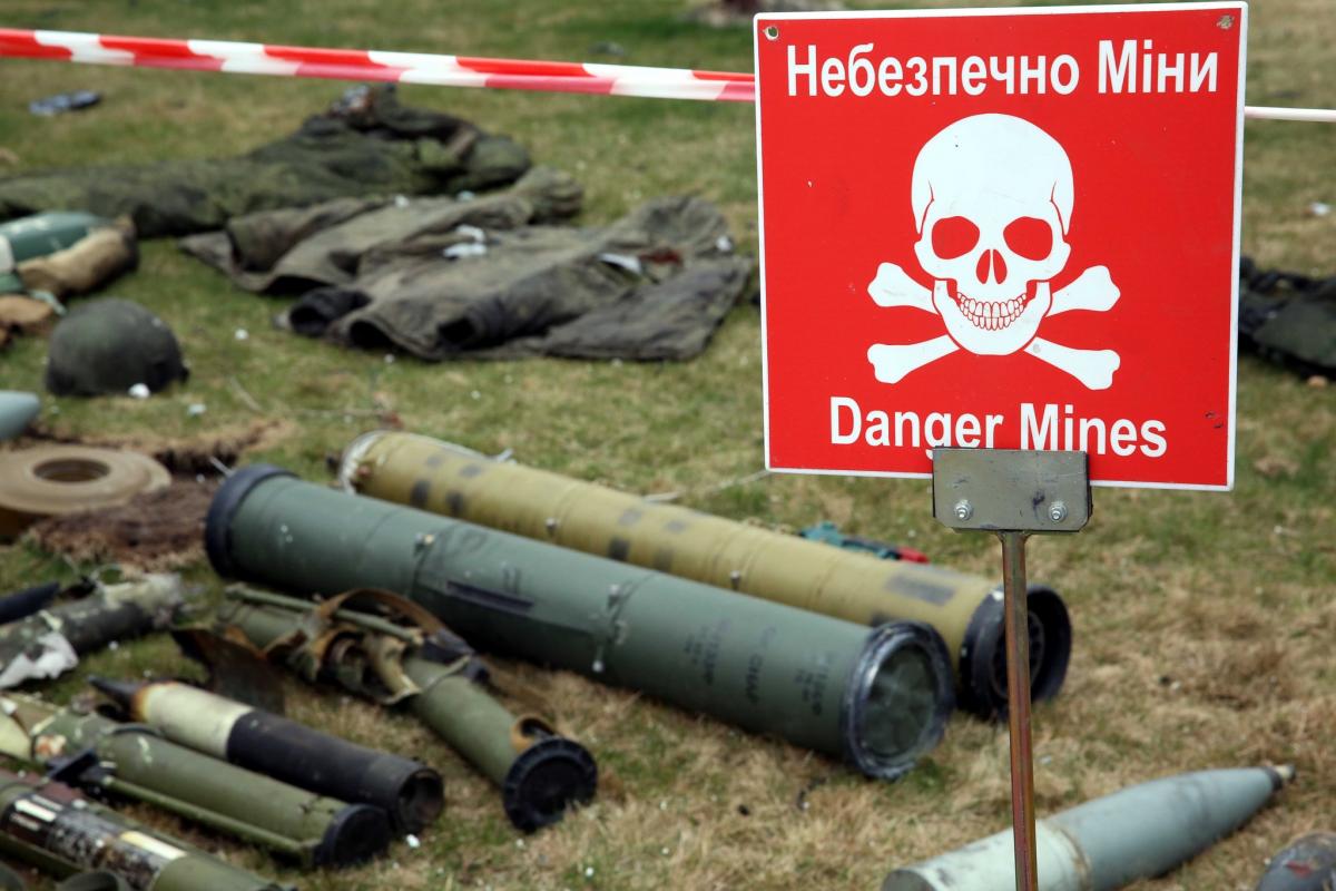 Оказалась в неравной ситуации: в МИД объяснили выход Украины из Оттавской конвенции