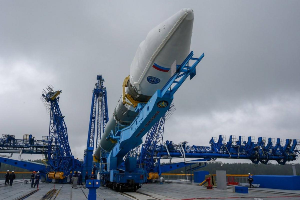 Российский спутник выпустил неизвестный объект