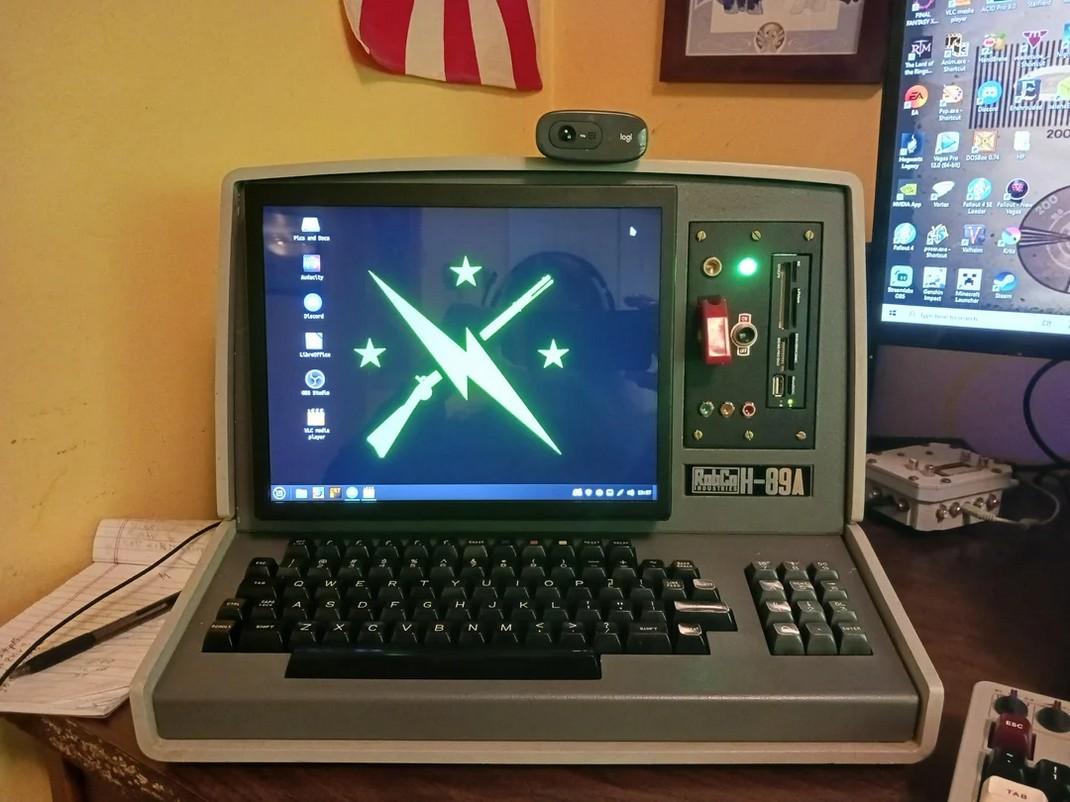 Фанатка Fallout сделала из старого компьютера терминал из мира игры
