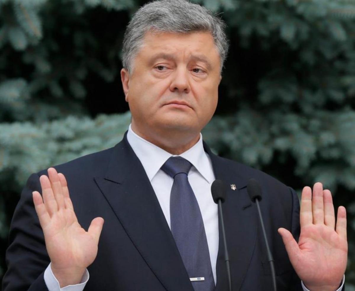 Руины музея Шухевича, который взялся восстановить Порошенко, заросли метровым сорняком: политика упрекнули за невыполненное обещание