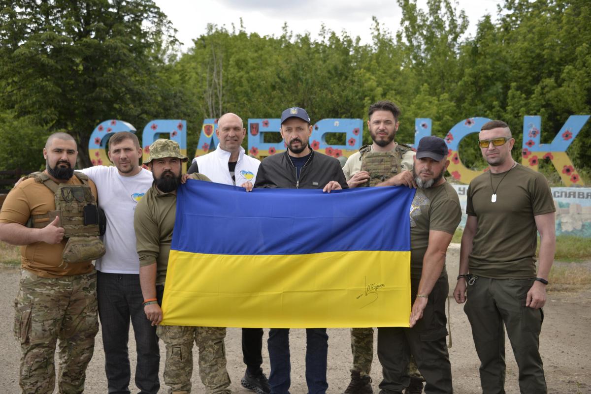 Валерий Дубиль, Вита Присяжнюк и фонд “Надежда” обеспечили защитников более 800 единицами критически важной техники