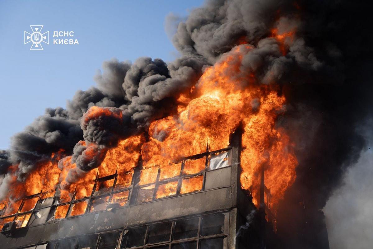 Показатели зашкаливают: после ночного удара в Киеве сильно загрязнен воздух