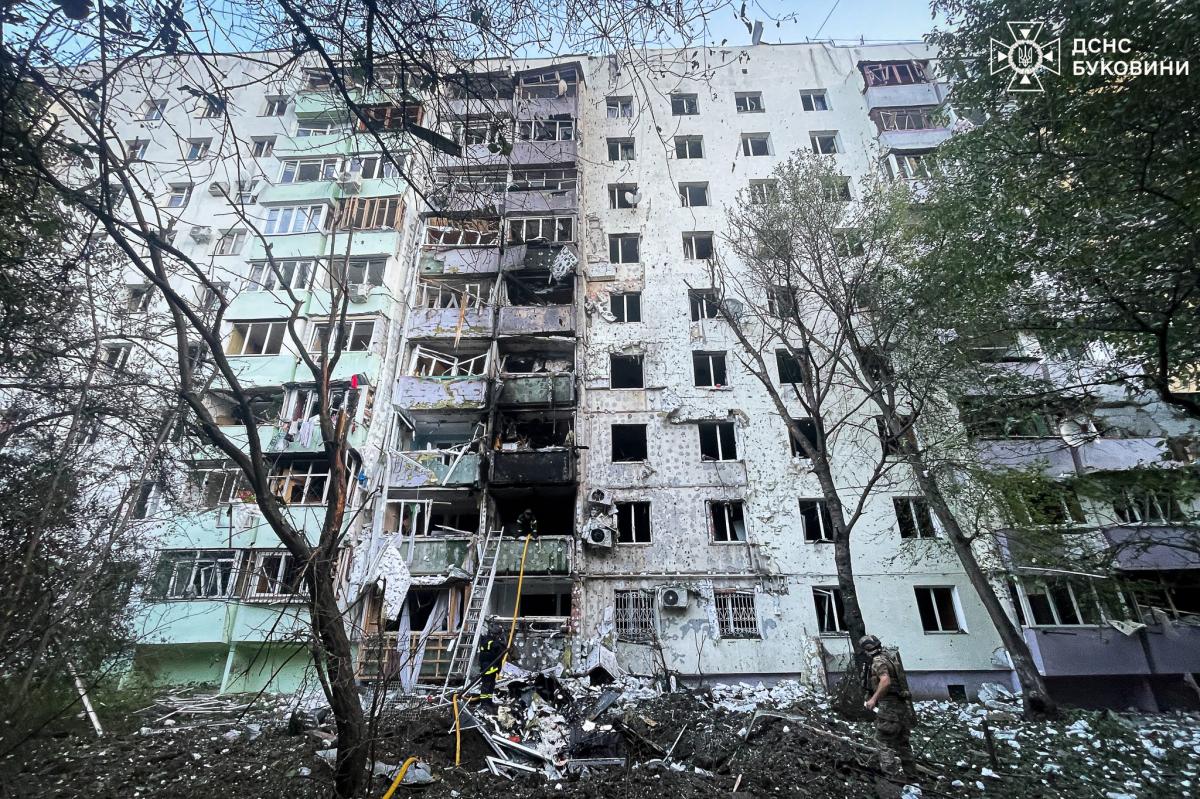 Российские оккупанты нанесли удар по Черновцам: есть погибшие и тяжелораненые