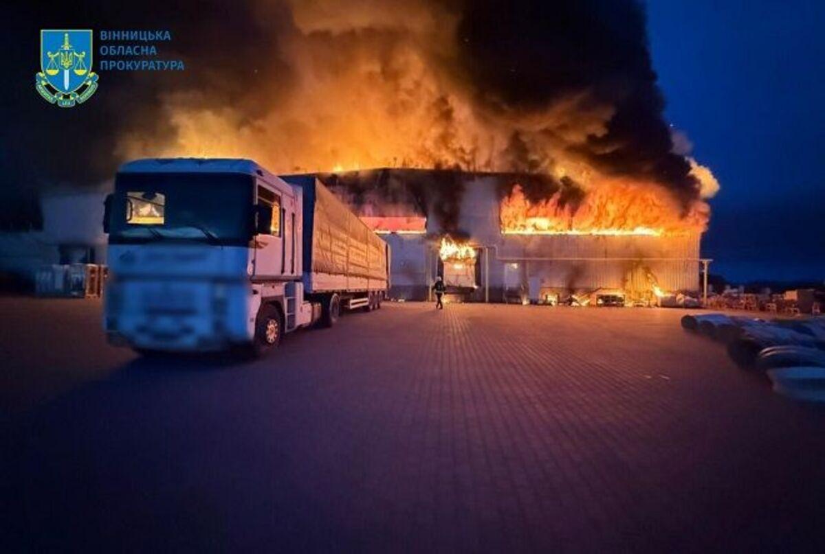 Россия ударила по польскому заводу в Виннице: Сикорский отреагировал