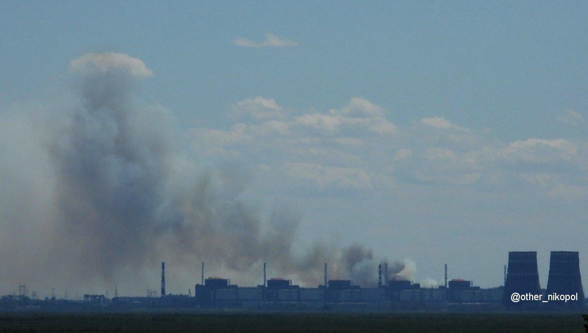 Над ЗАЭС заметили столб дыма: что известно (фото, видео)