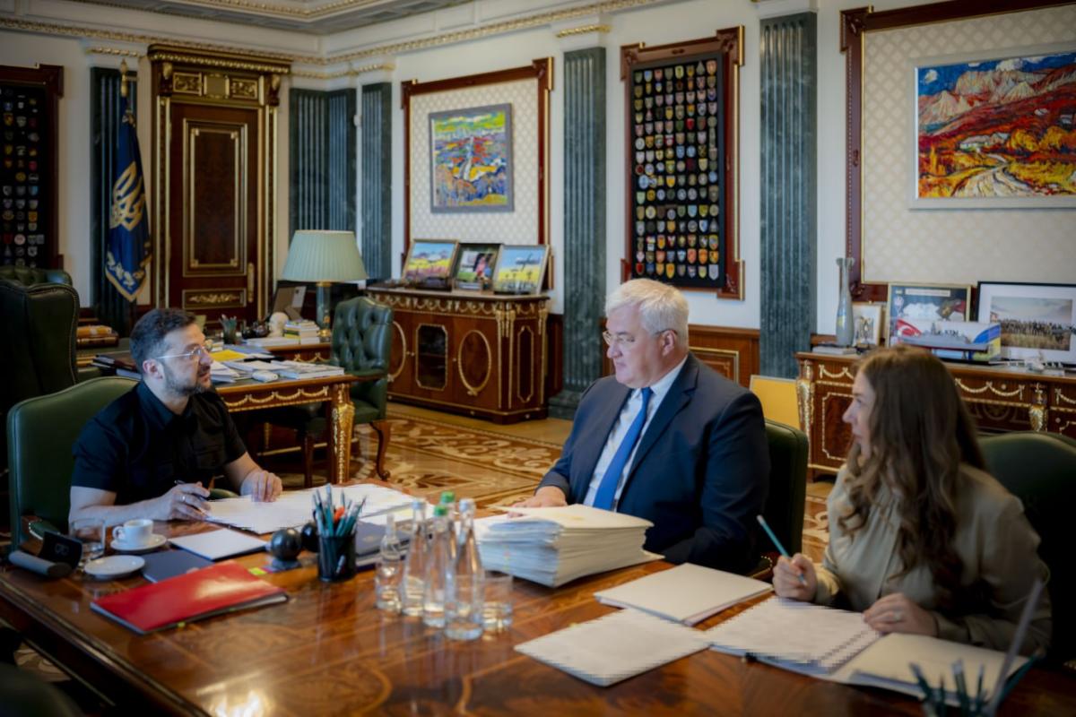 Зеленский провел масштабные перестановки среди послов: кого куда назначил
