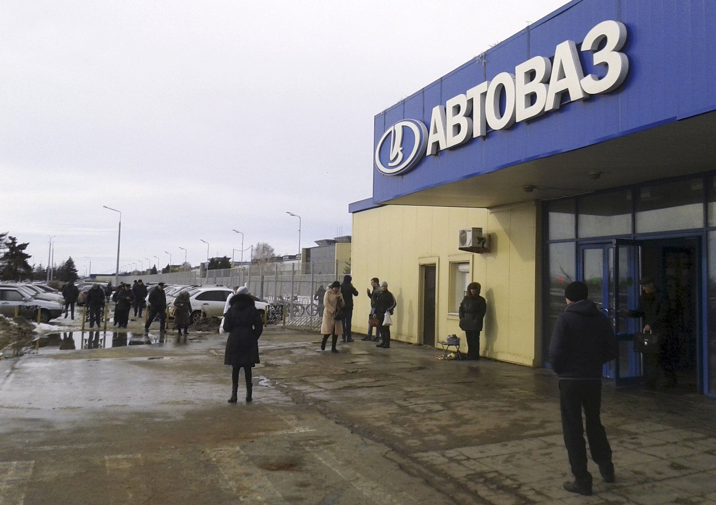 Крупнейший российский автопроизводитель сократит рабочую неделю, чтобы выжить