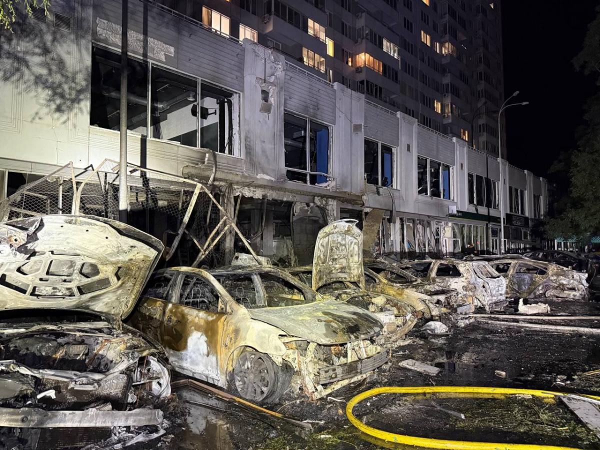 Одесса была под атакой дронов: горели авто, повреждены многоэтажки (фото)
