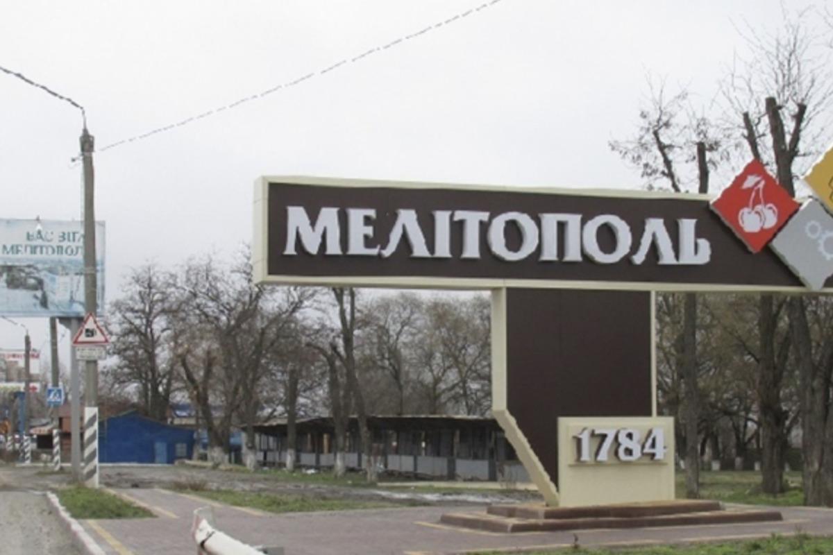 Горожане в отчаянии: оккупанты уничтожили исторический символ Мелитополя (фото)