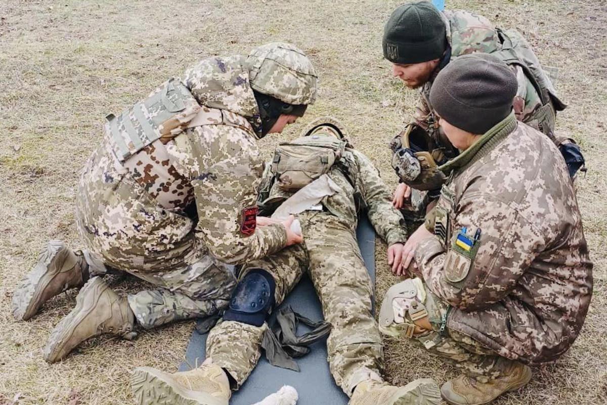 Принцип “золотого часа” не работает: эксперт рассказал о медицинской проблеме фронта