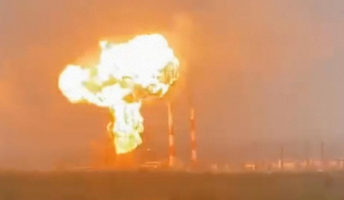Украинские беспилотники остановили один из самых мощных нефтяных заводов РФ, – Reuters