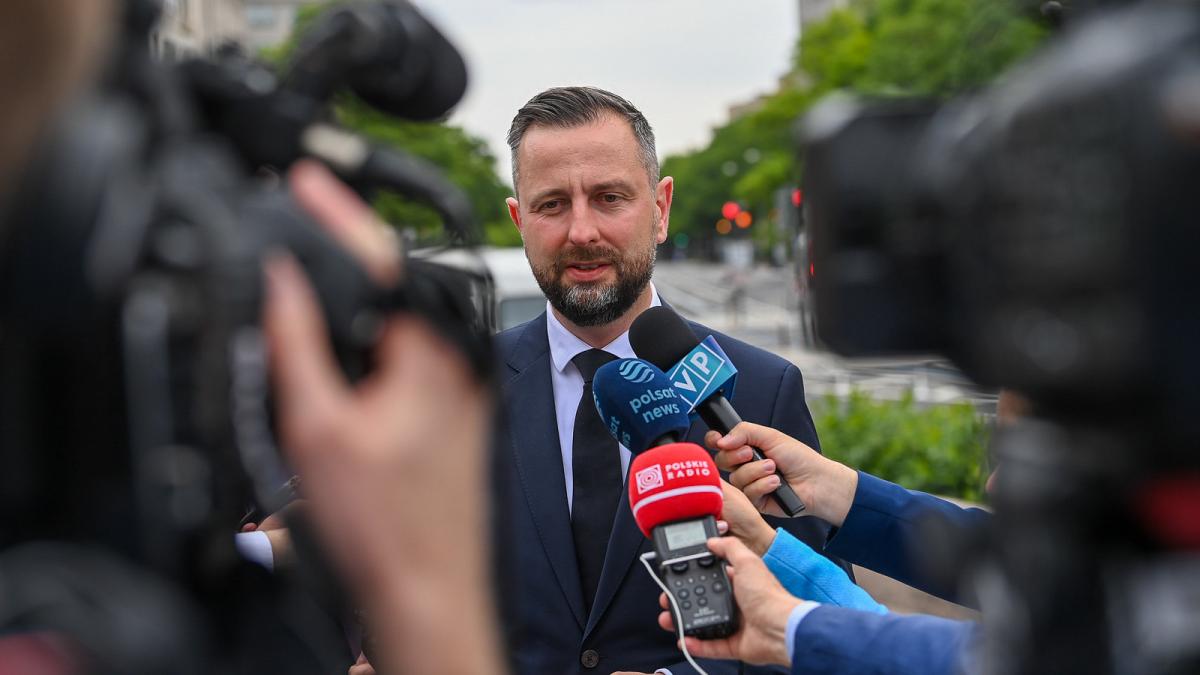 Министр обороны Польши: Участие Зеленского в саммите на Аляске было бы “лучшим решением”