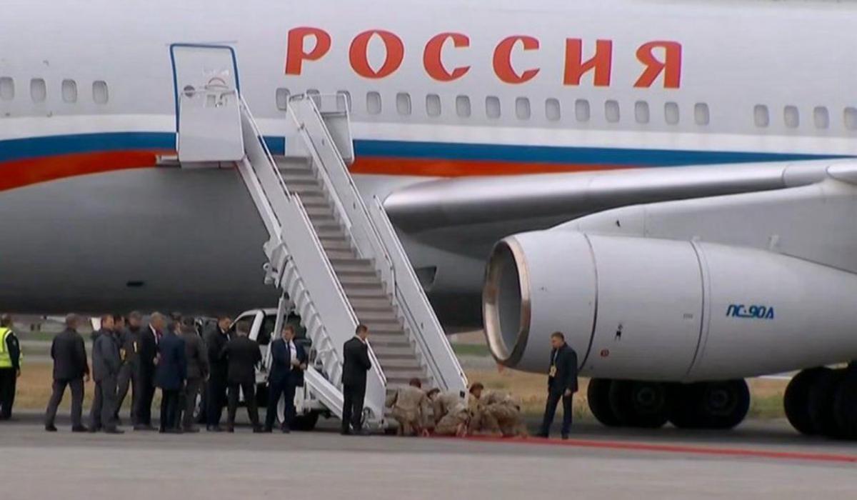 Дочь Келлога потребовала наказать тех, кто приказал военным постелить ковер перед Путиным