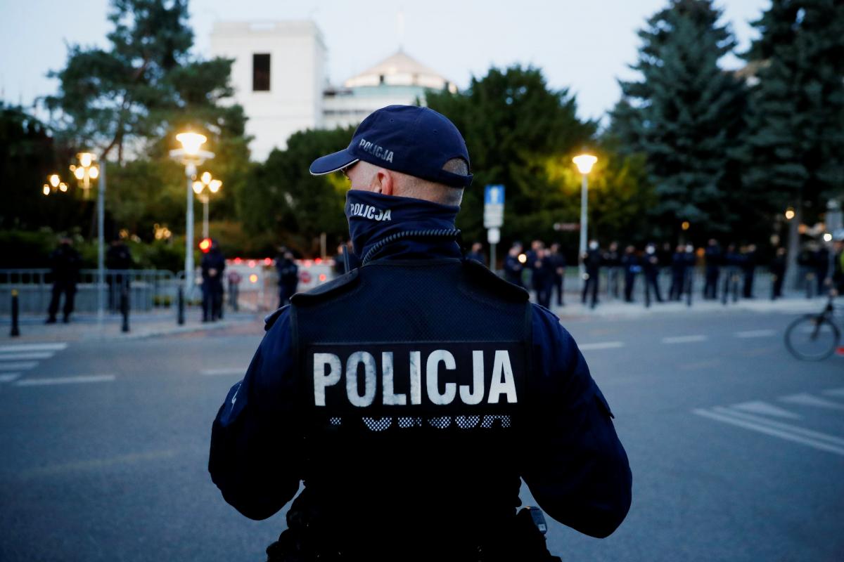 Польша начала выдворять украинцев после скандального концерта в Варшаве