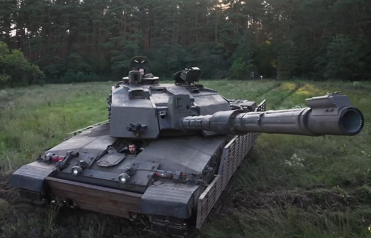 Тяжелый, но меткий: что говорят танкисты ВСУ о британском танке Challenger 2