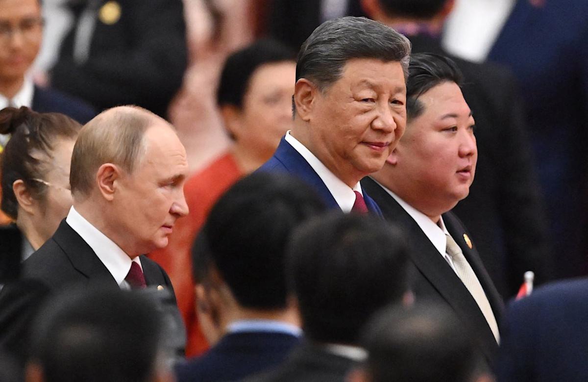 Путин и Си забыли выключить микрофон: Bloomberg узнал, о чем они разговаривали (видео)