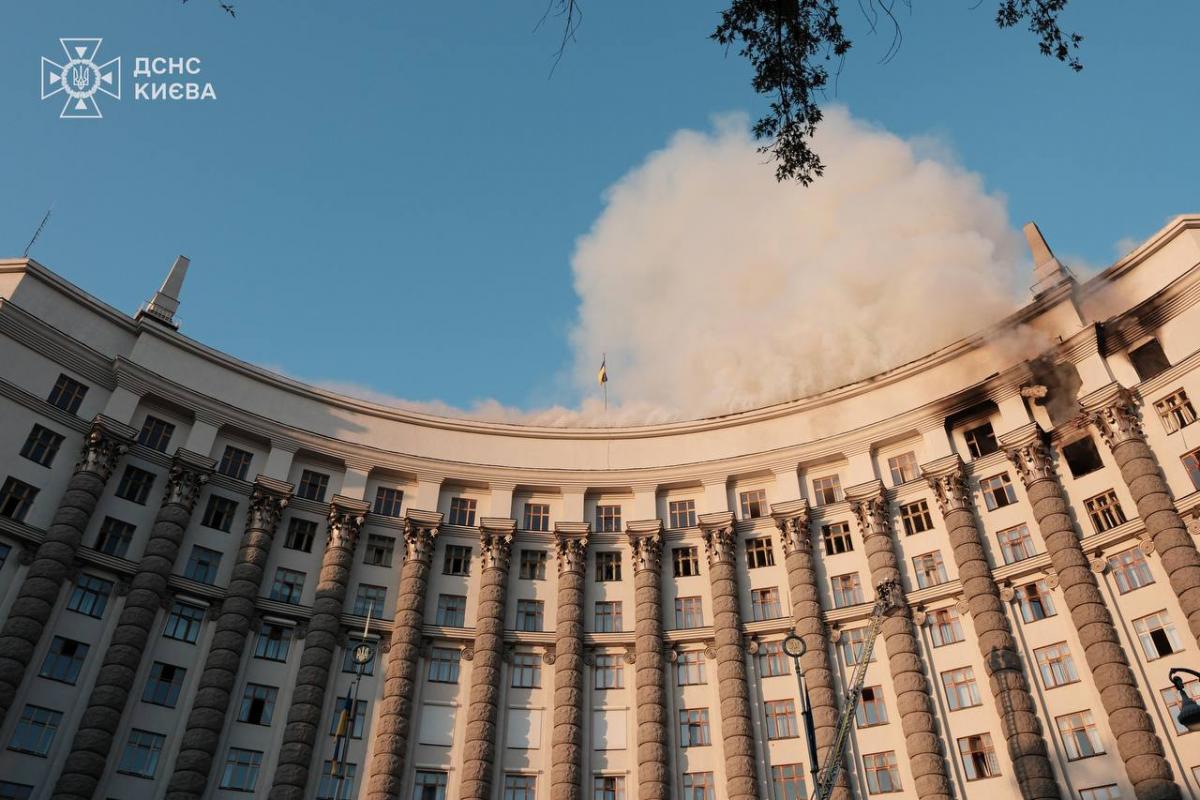 Свириденко показала, как сейчас выглядит внутри здание Кабмина после атаки РФ