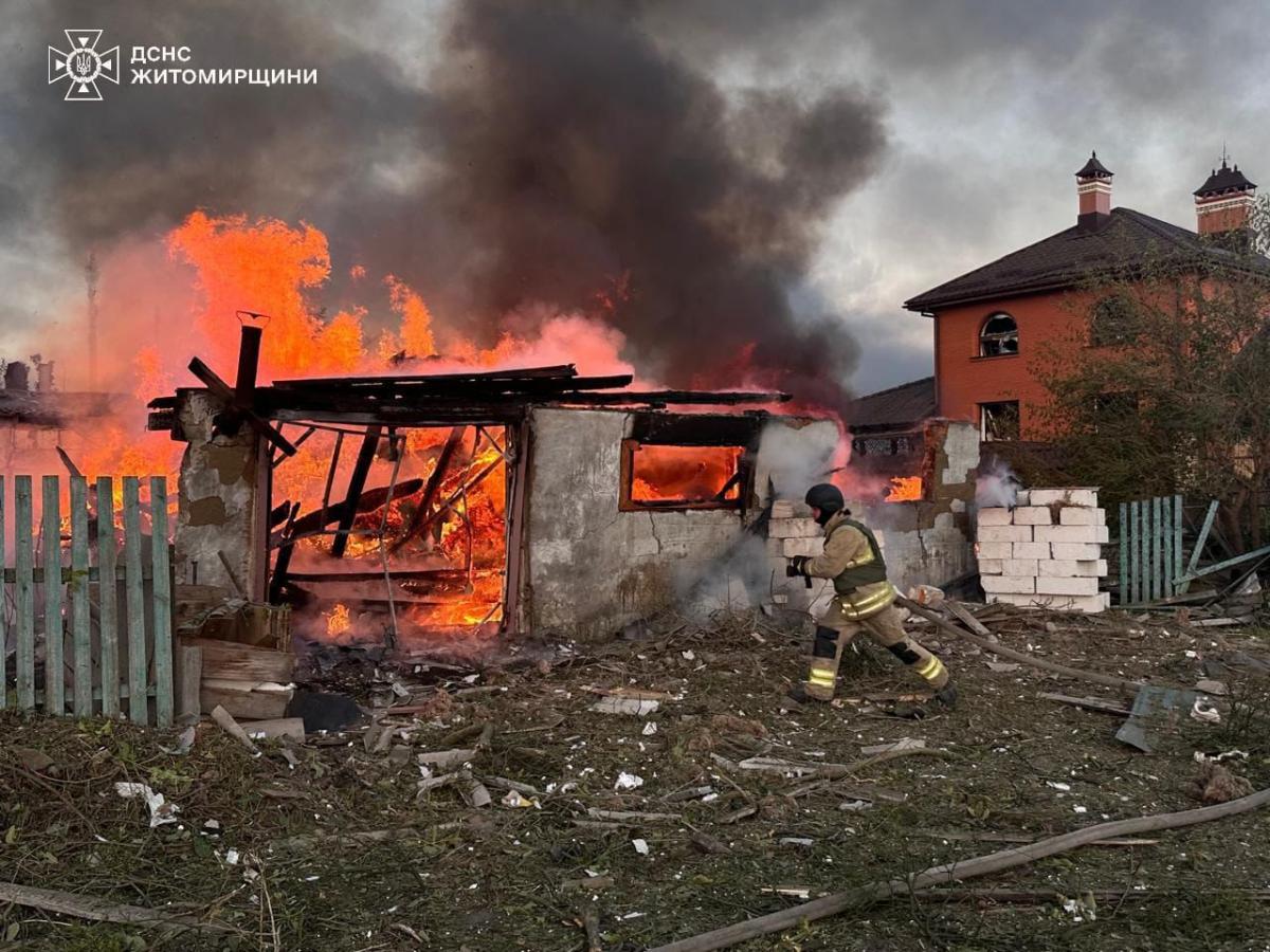 Удар по Украине: есть жертвы и раненые, в областях зафиксированы разрушения (фото, видео)