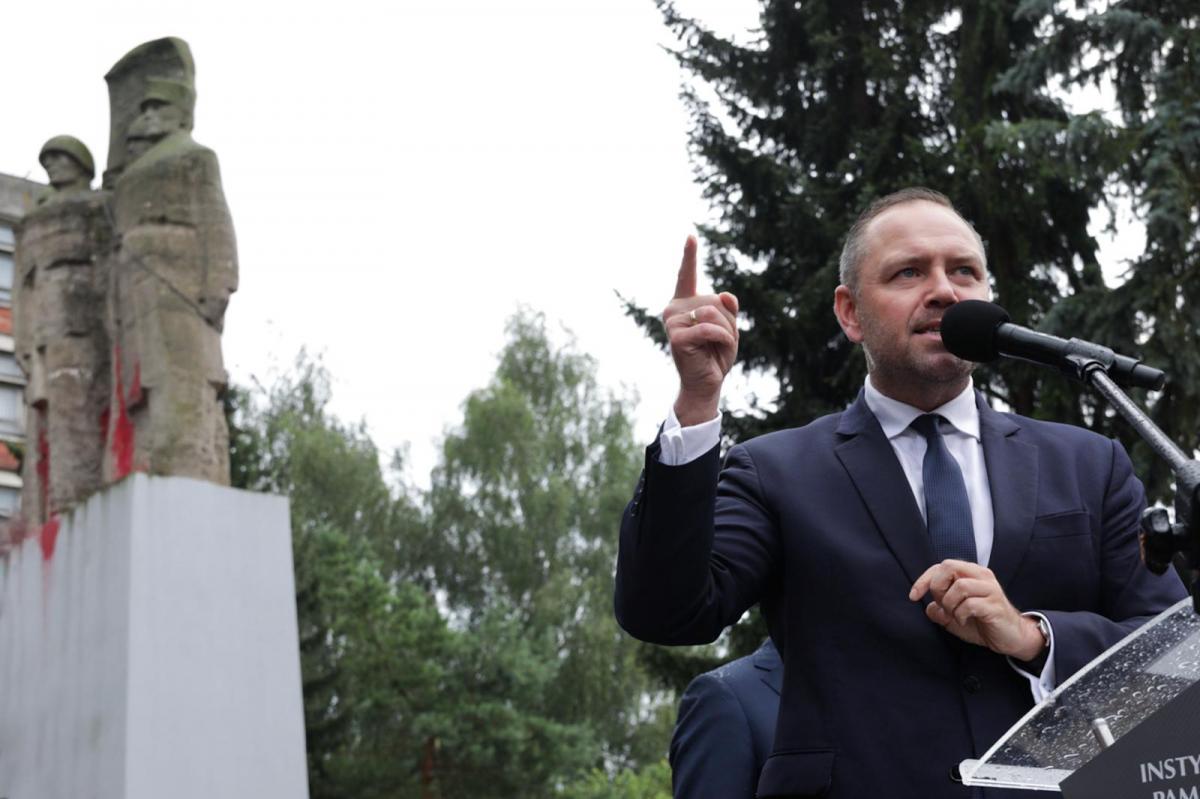 Навроцкий заявил, что хотел бы разместить ядерное оружие в Польше