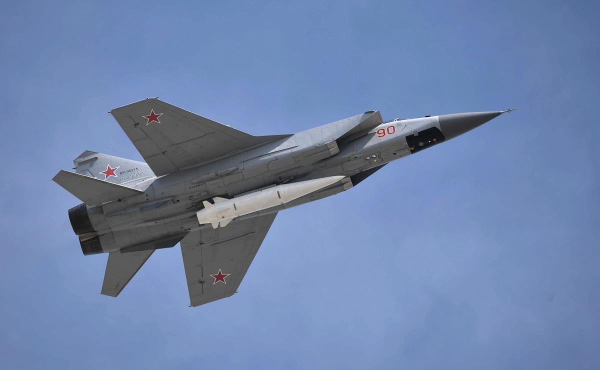 Новая провокация РФ: сразу три носителя ракет “Кинжал” вторглись на територию НАТО