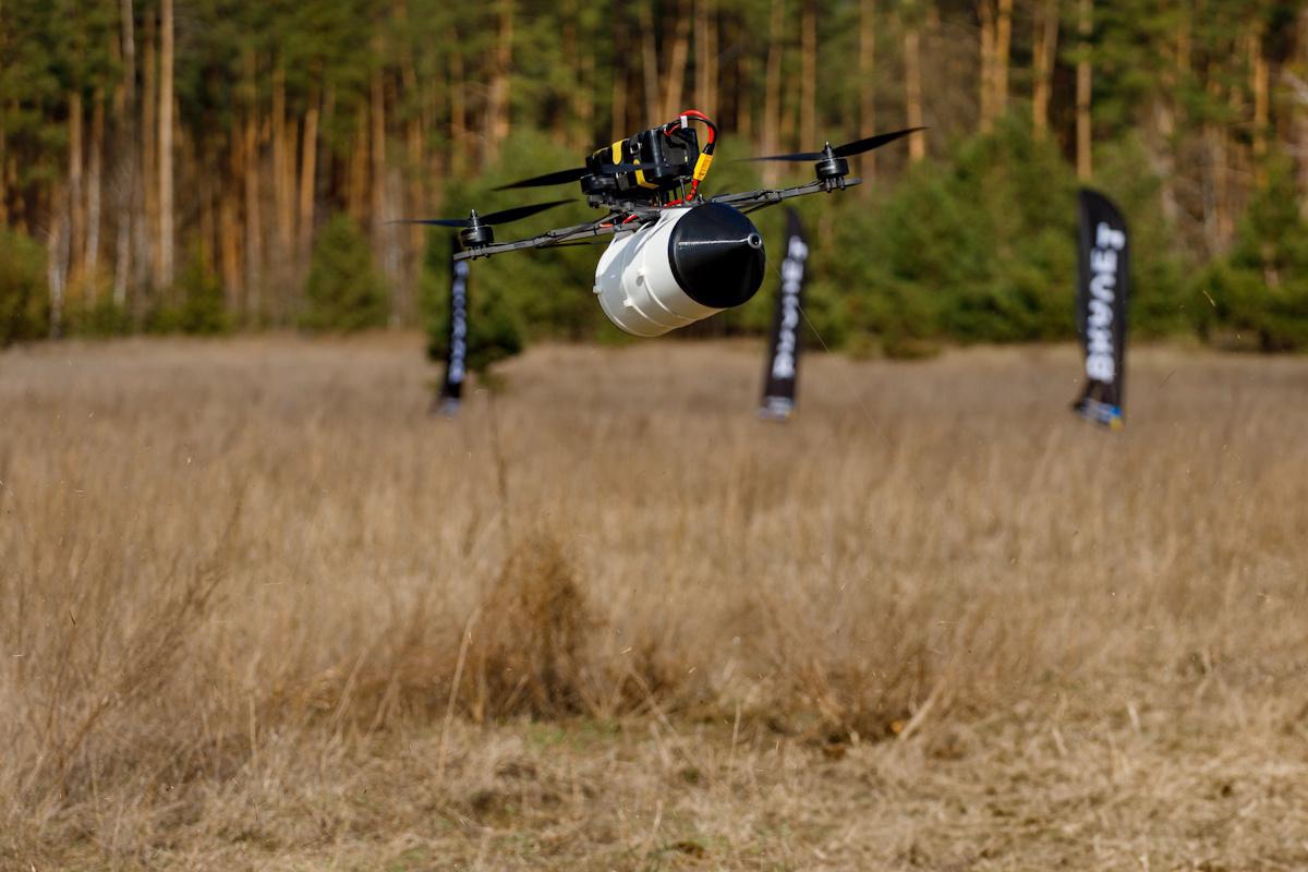 “Осьминог” в воздухе: в РФ придумали, как увеличить дальность FPV-дронов, – аналитики