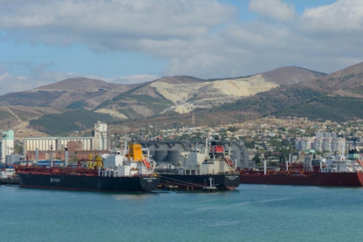 Украинские дроны парализовали ключевые нефтяные порты РФ на Черном море, – Bloomberg