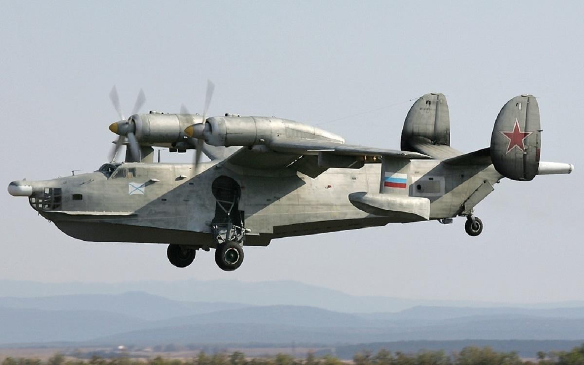 Спутниковые снимки подтвердили уничтожение российских самолетов на аэродромах в Крыму