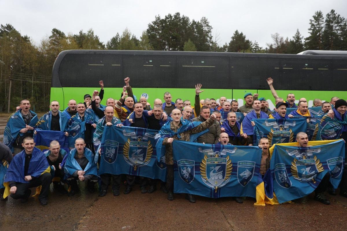 Украина и РФ провели новый обмен пленными: домой вернулись защитники и гражданские