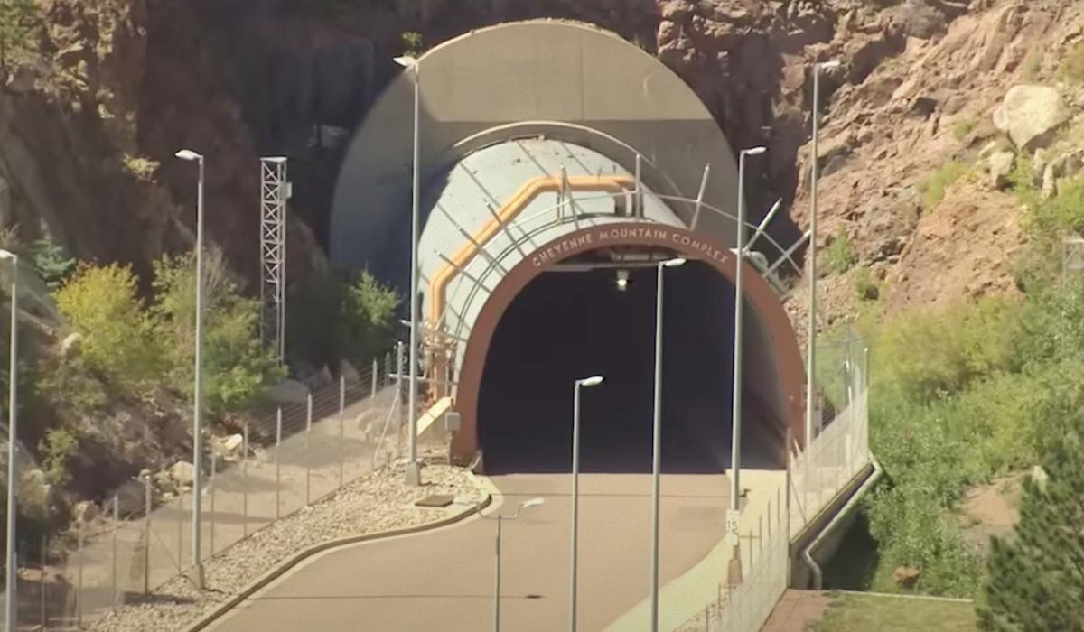 Целый город под землей: как выглядит “ядерный” бункер Трампа (видео)