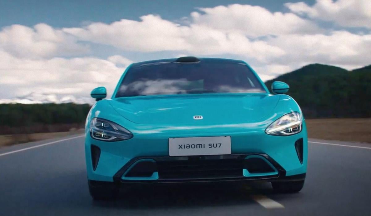 Водителя заблокировало в горящем авто: смертельная авария привела к падению акций Xiaomi