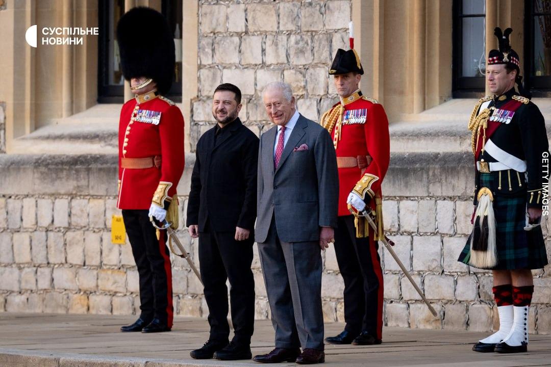 Встреча с королем и “коалицией желающих”: Зеленский прибыл в Лондон