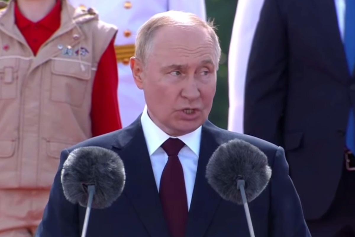 Спецпредставитель Кремля привез на переговоры в США конфеты с цитатами Путина (фото)