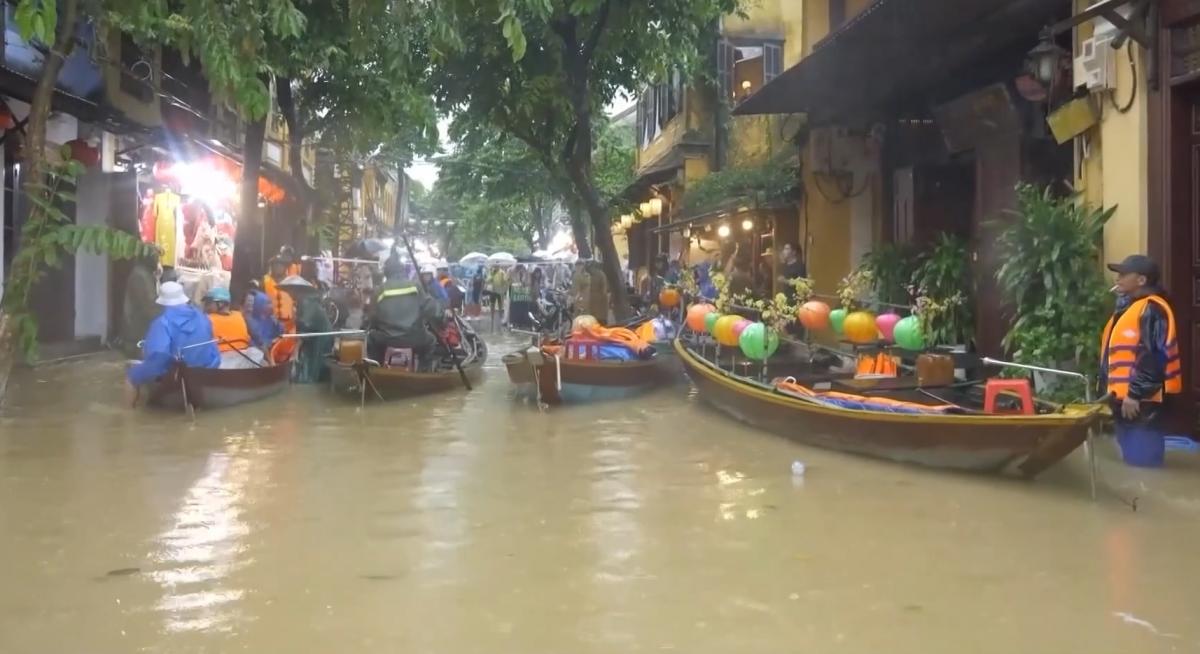 Главные туристические места Вьетнама пострадали от сильного наводнения