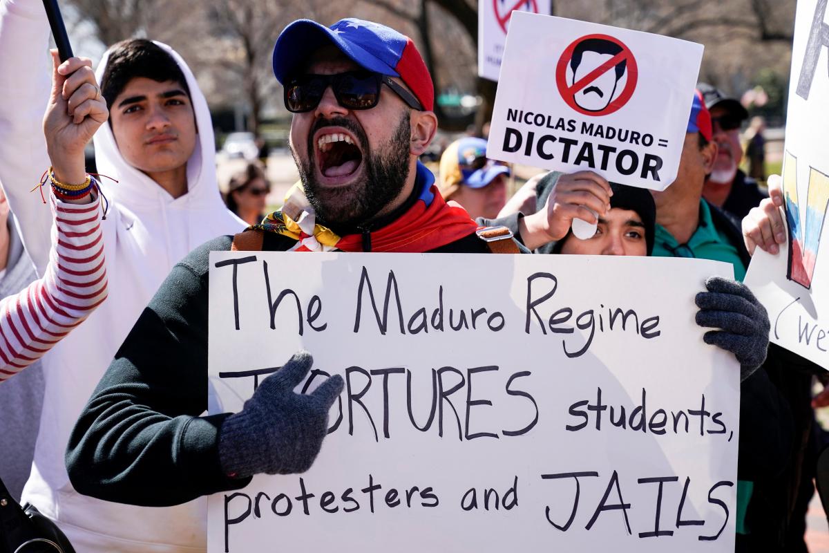 “Через считанные дни Мадуро будет судить история”, – источник NYP о скором конце режима