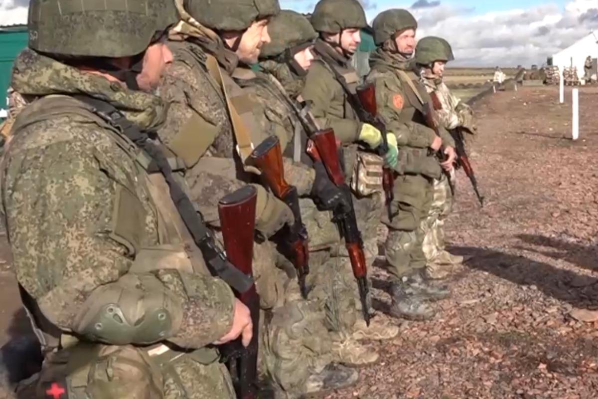 Противодействие этому одно: в “Азове” рассказали, как уничтожают малые пехотные группы россиян