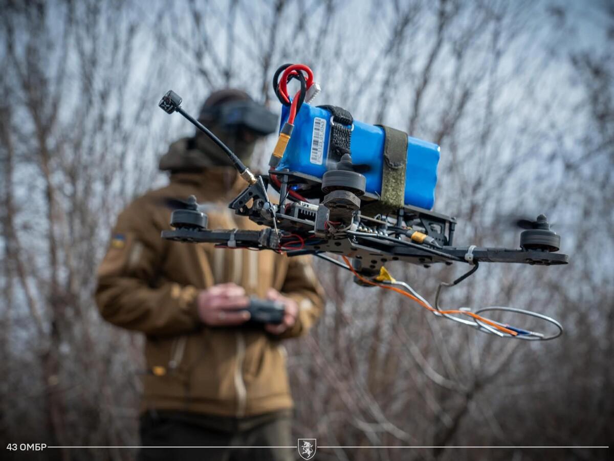 “Зона поражения” дронами на фронте расширяется: украинские военные рассказали BI детали