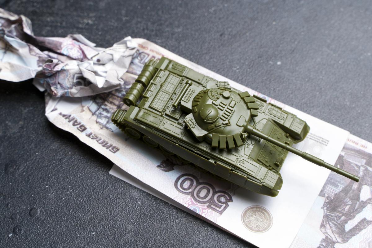 Российский военный бюджет может сократиться: в Bloomberg назвали причину