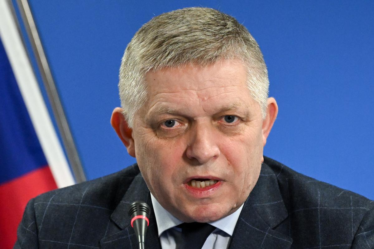 Фицо неожиданно попросил НАТО усилить противовоздушную оборону на восточном фланге