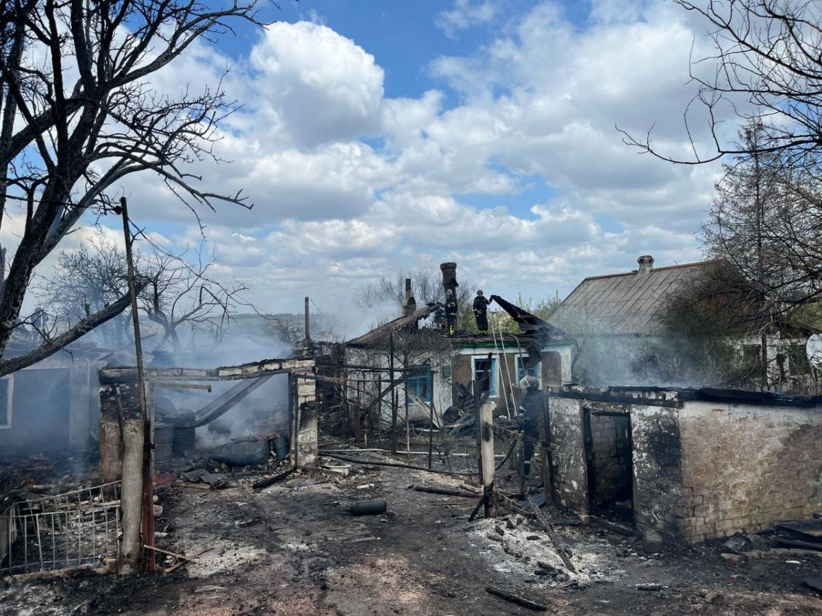 Огромный столб огня: ВСУ зафиксировали ужасный прилет бомбы РФ по Мирнограду (видео)