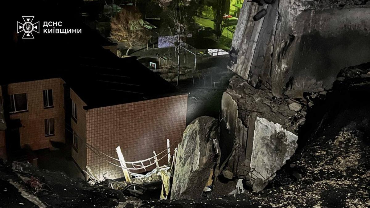 Враг атаковал Киевскую область: повреждены многоэтажки, Фастов полностью без света (фото)