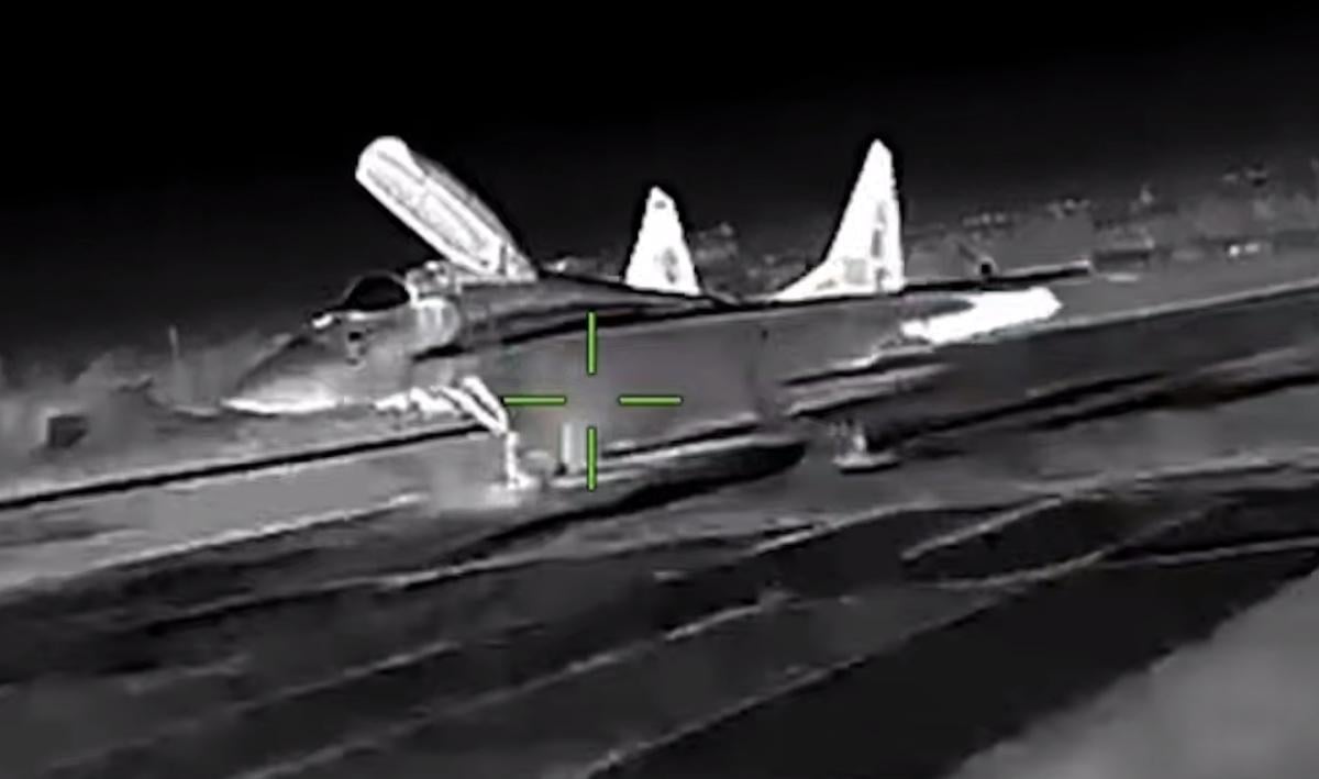 В Крыму дронщики ГУР уничтожили российский МиГ-29 (видео)