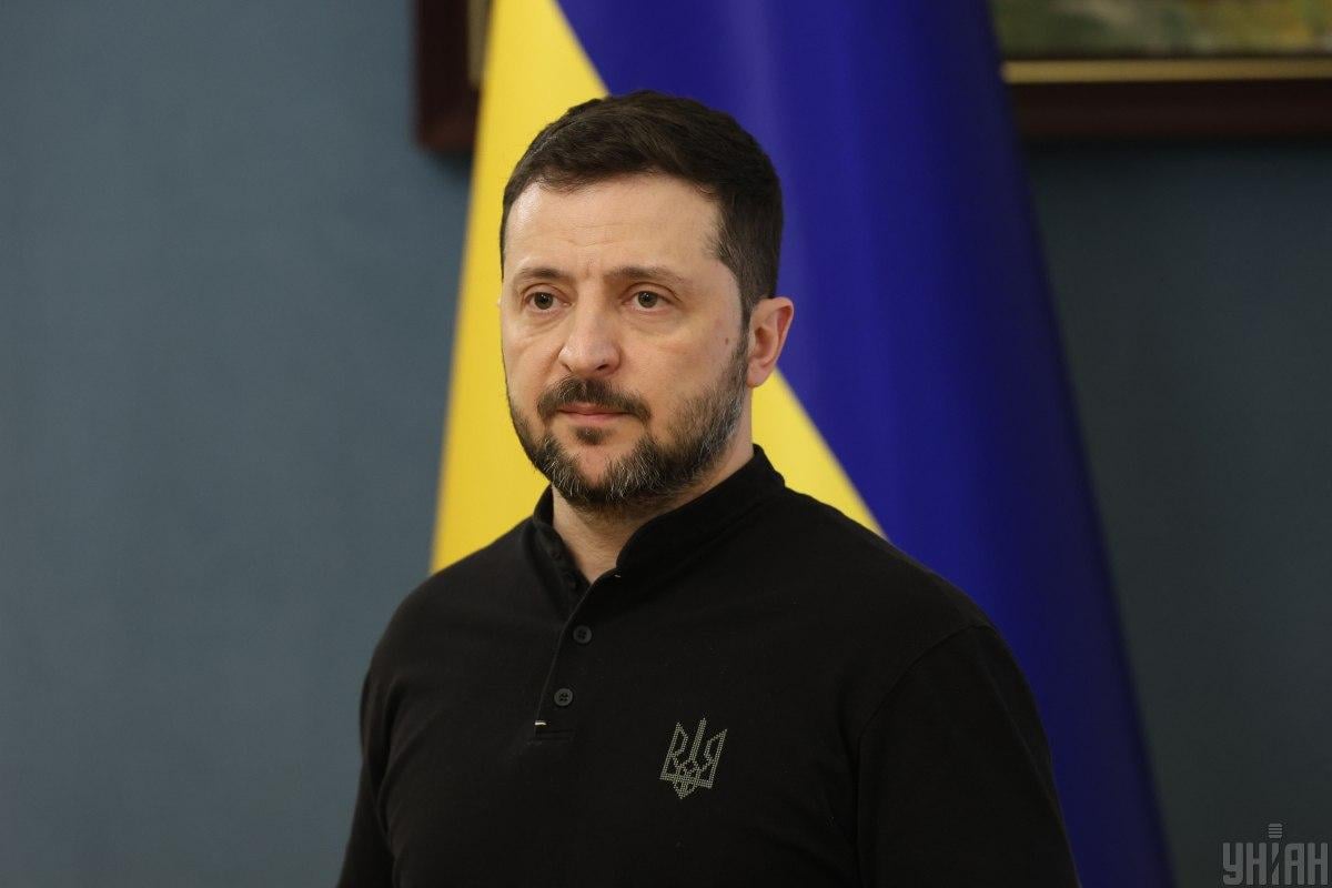 У Зеленского прокомментировали инцидент с преследованием его самолета дронами