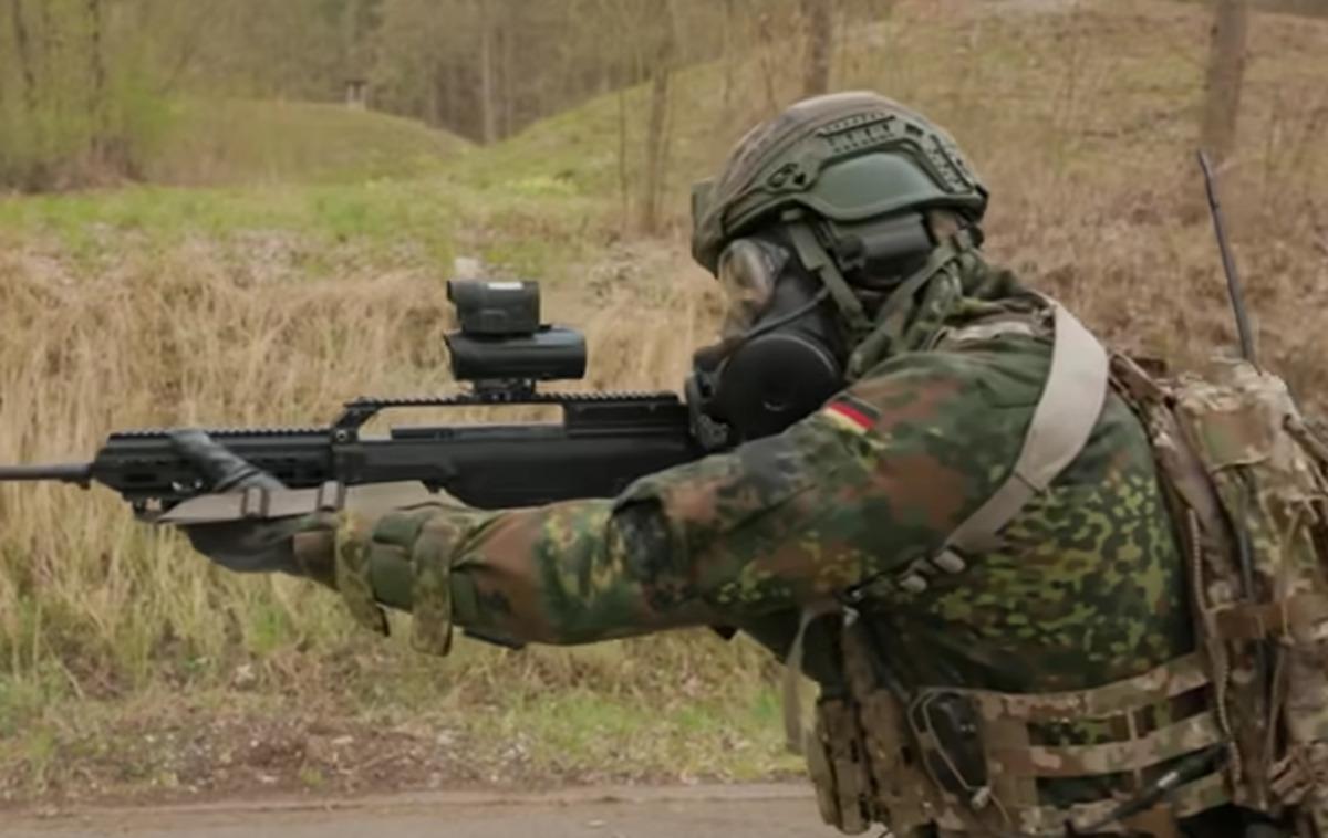 В Германии студенты устроили протесты в 90 городах против восстановления военной службы