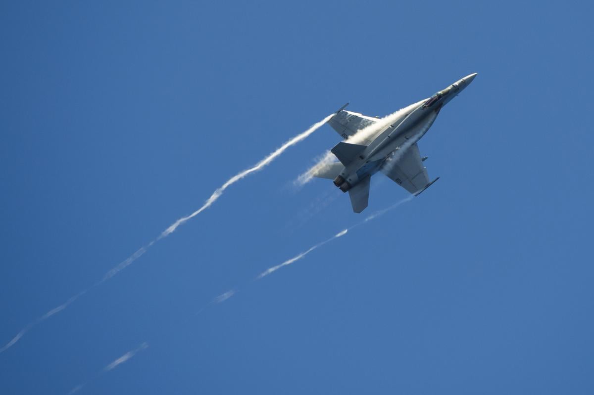 Корабль ВМС США ошибочно открыл огонь по американским истребителям, – BI