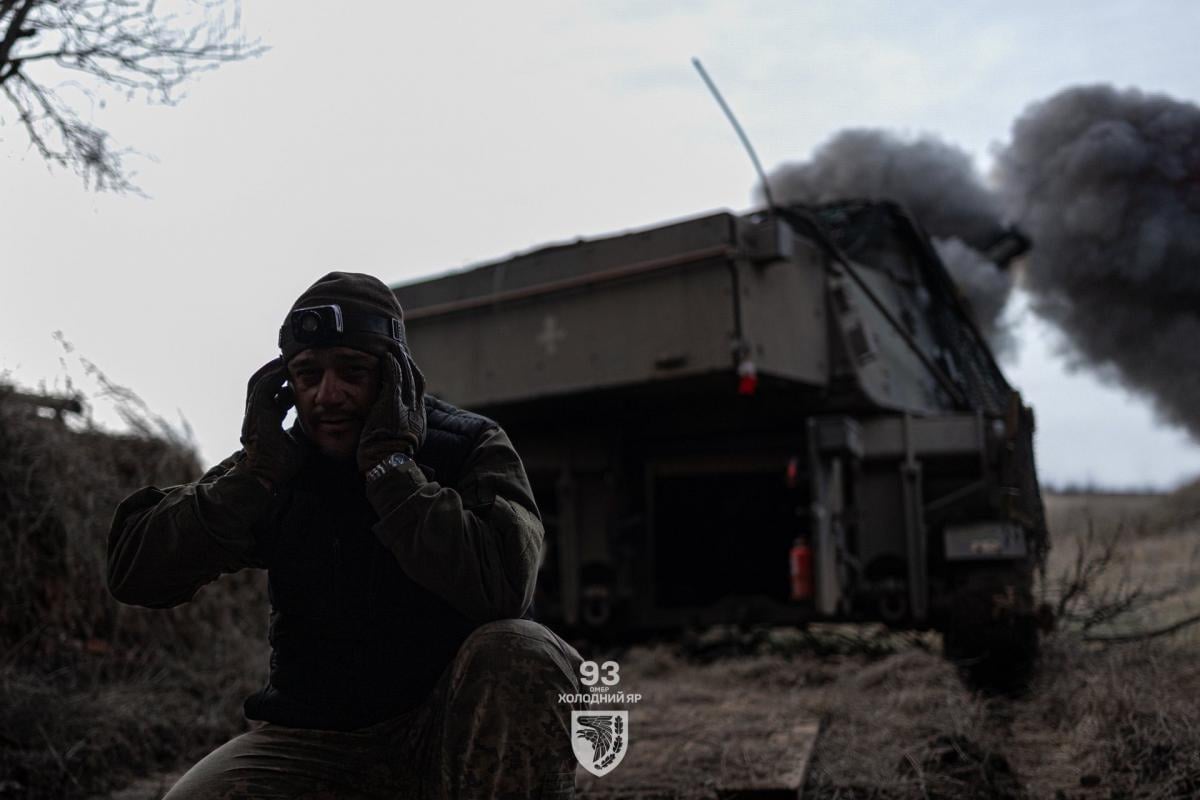 “Какой у нас выбор?”: истощенная пехота не видит конца войны и не хочет “плохого мира”, – The Guardian