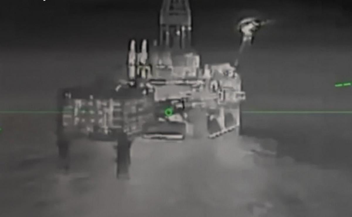 Украина попала по буровым установкам “Лукойла” в Каспийском море: детали от Генштаба