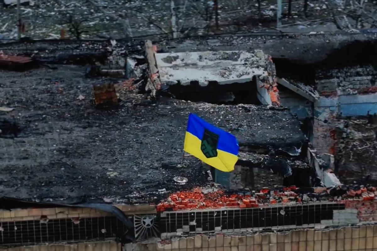 Украинские воины установили контроль над горсоветом Купянска (видео)