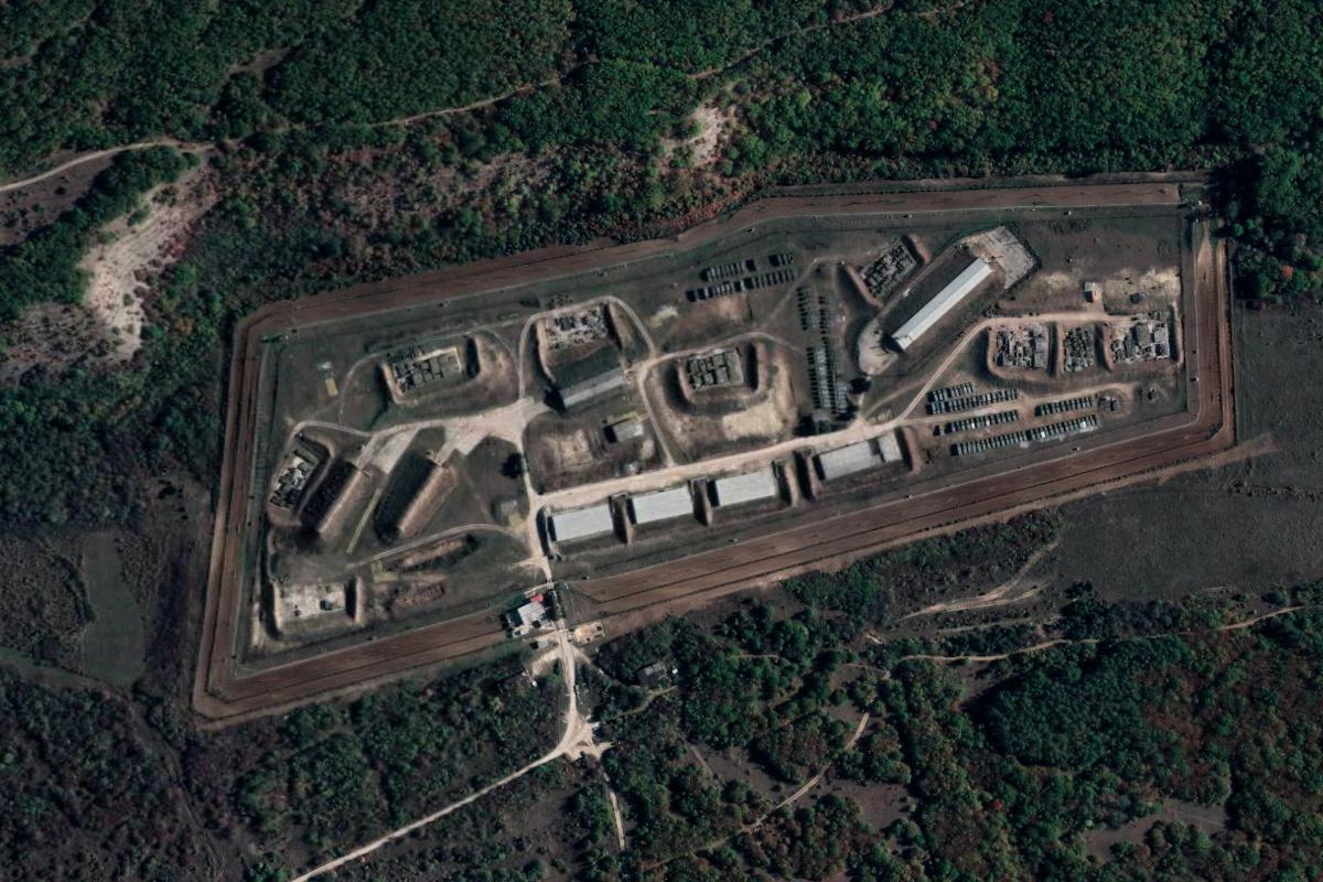 Спутниковые фото подтвердили поражение склада боеприпасов в Крыму в начале января (фото)